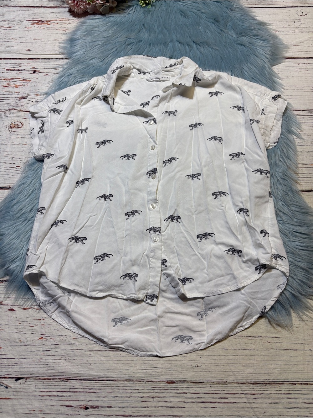 Jane + Delancey Tiger Print White Black Short Sleeve Button Down Shirt sz M